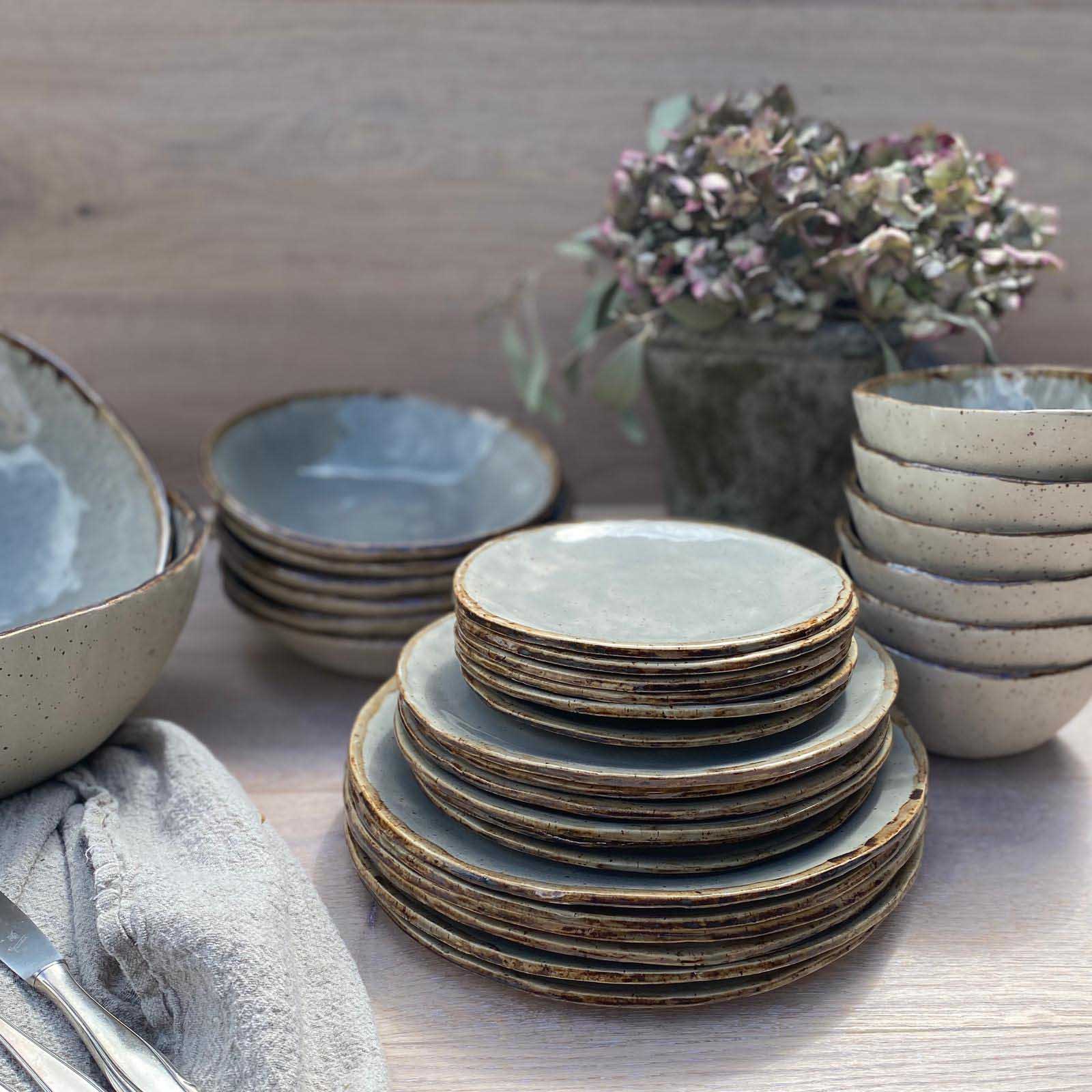 Geschirr aus der Serie BOHEMIAN Grey von FRANZART Keramik