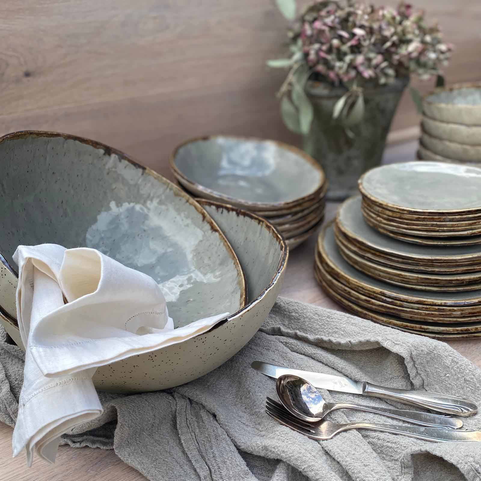 Geschirr aus der Serie BOHEMIAN Grey von FRANZART Keramik