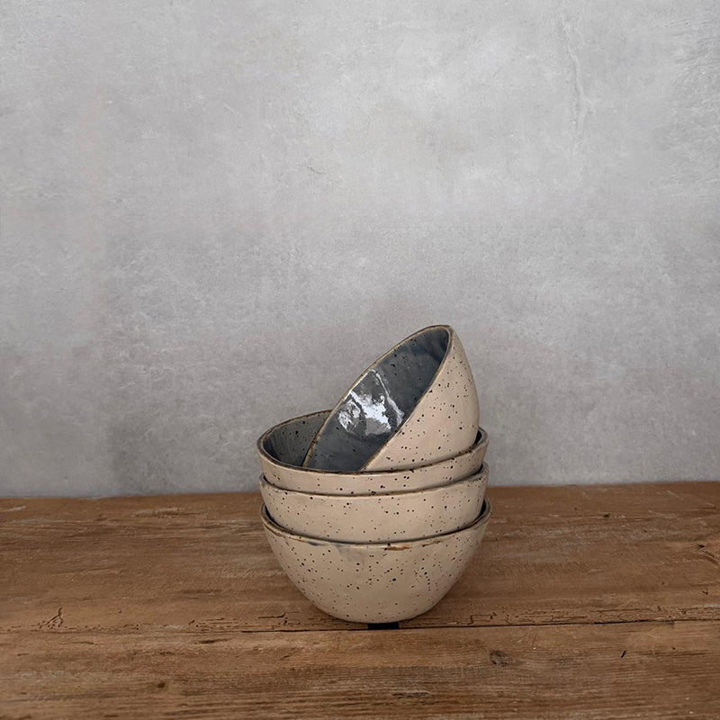 Stapel von Müsli oder Salatschalen aus Keramik, Bohemian Blue