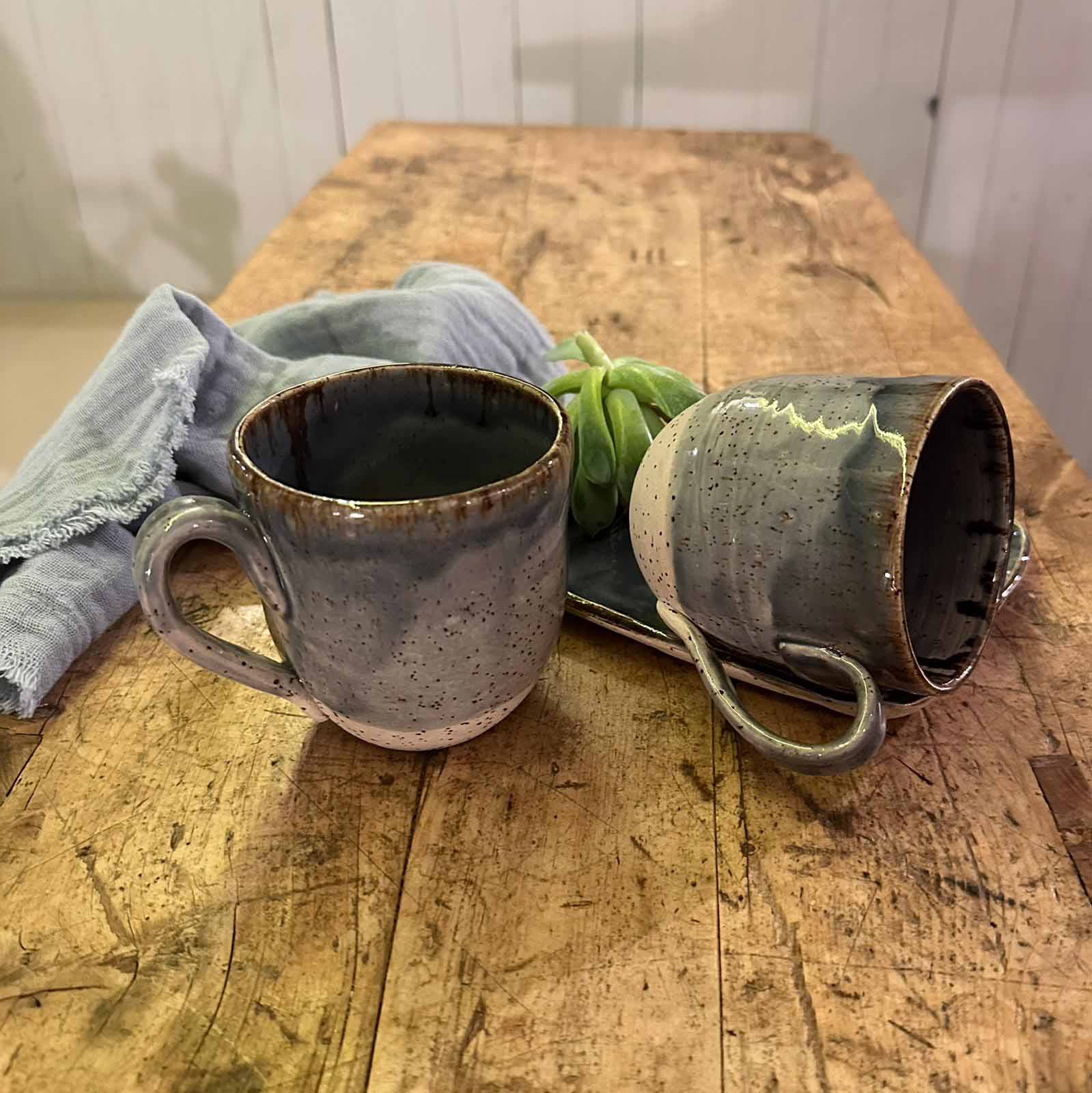 Keramiktasse XXL mit Henkel, Blau mit braunem Rand