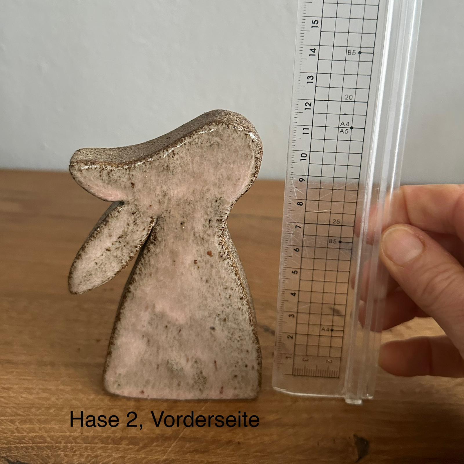 Keramikosterhase 2 in rosa/grau mit hängenden Ohren, Vorderseite