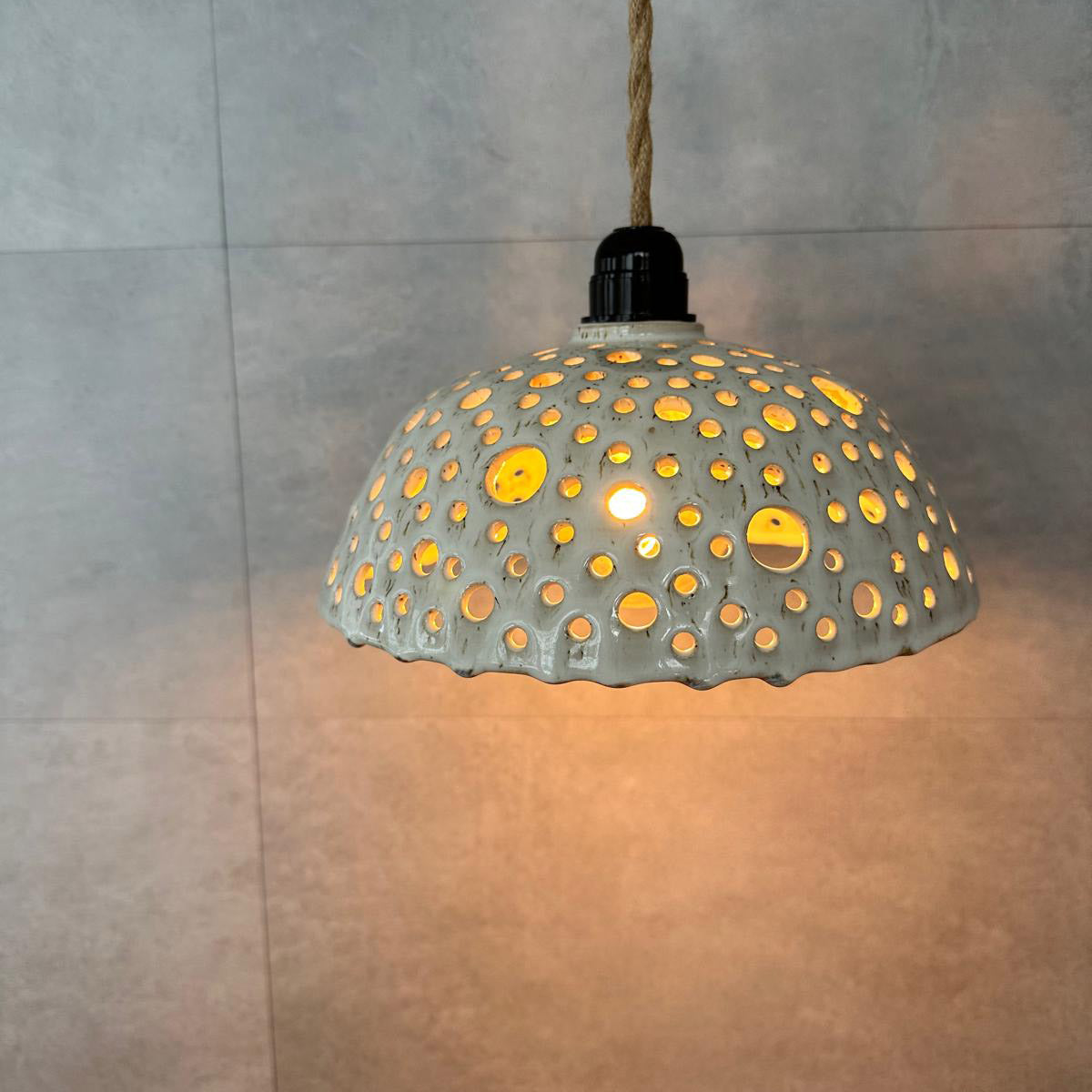 BOHEMIAN White Loch-Lampe aus Keramik, Pendelleuchte