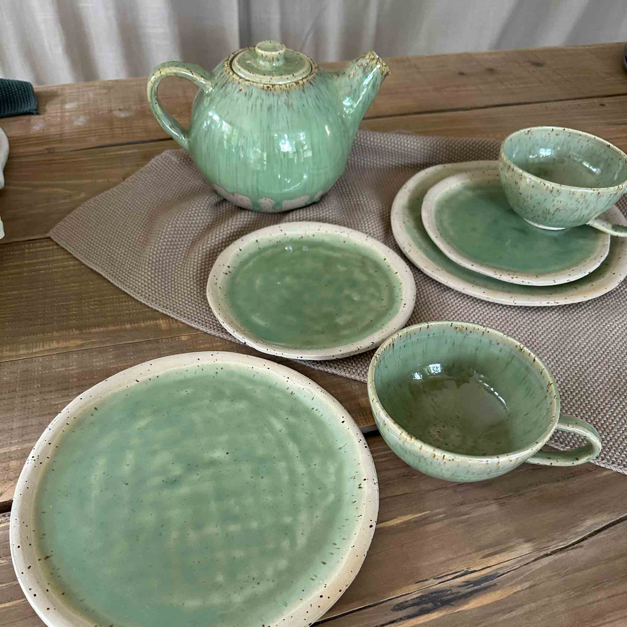Keramik Tee Geschirr Set für 2 Personen bestehend aus Kanne, Teetasse mit Untertasse und 2 Dessertteller