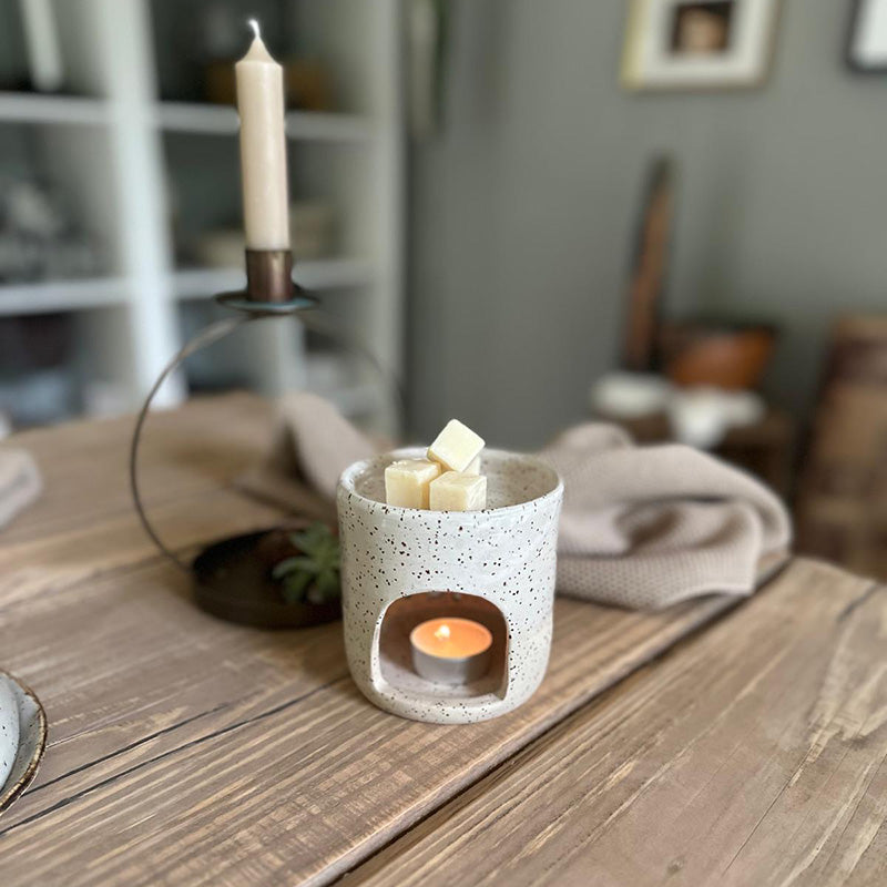 Teelicht Duftlampe, weiß handgemacht mit integrierter Schale