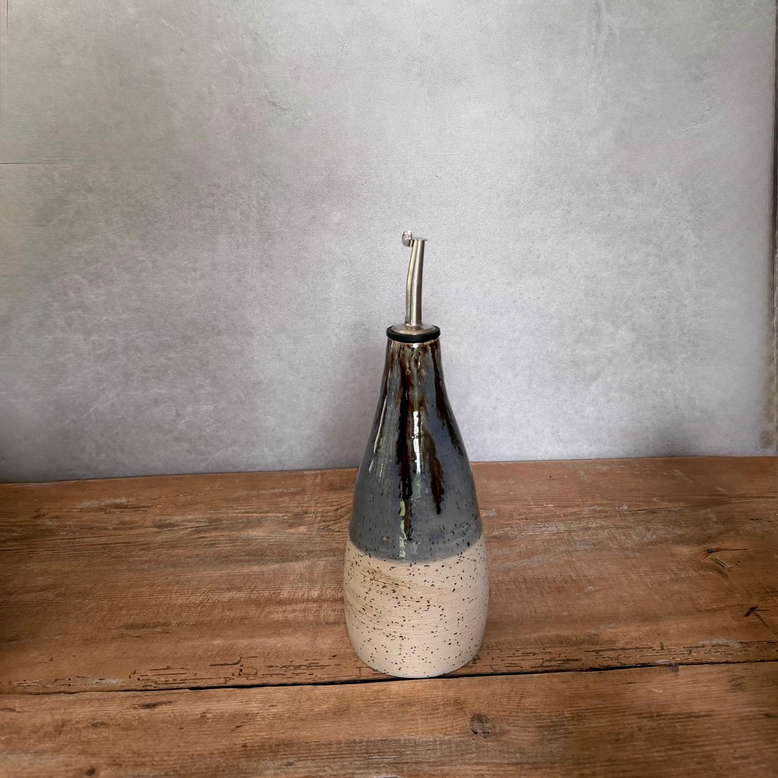 Keramik Ölspender BOHEMIAN Blue, 400 ml, Edelstahlausgießer, Hinteransicht
